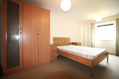 2 bedroom apartment to rent, Royal Plaza, 2 Westfield Terrace