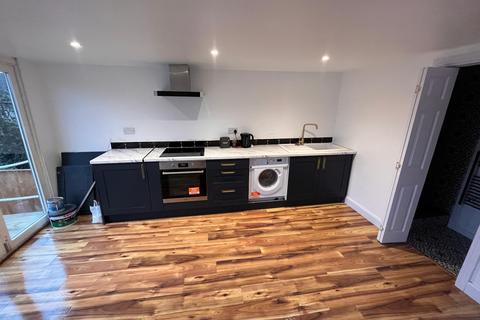 4 bedroom duplex to rent, Brighton Road, Purley, CR8