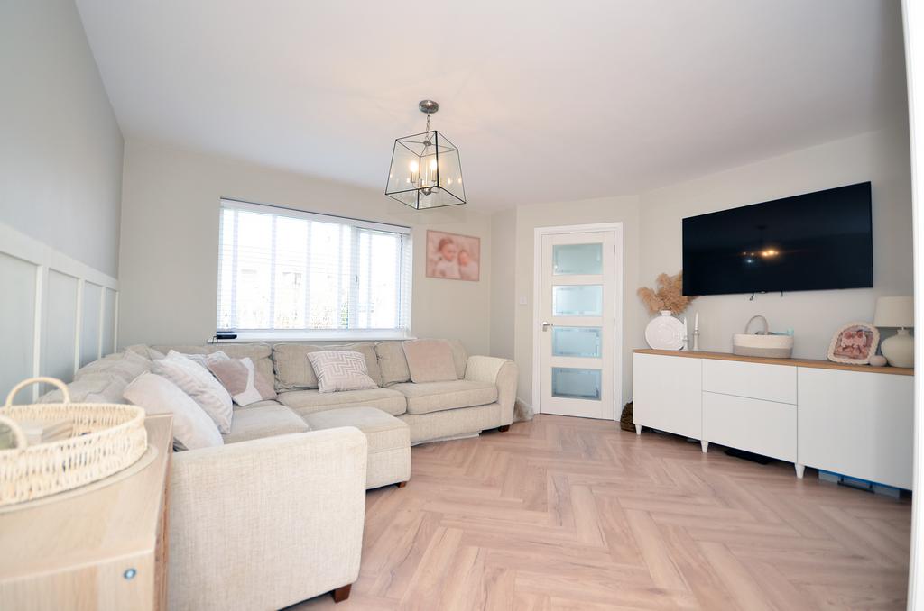 Mallows Drive, Raunds 3 bed semidetached house for sale £240,000