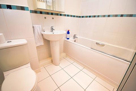 1 bedroom flat for sale, Cornwood House, Dickens Heath B90