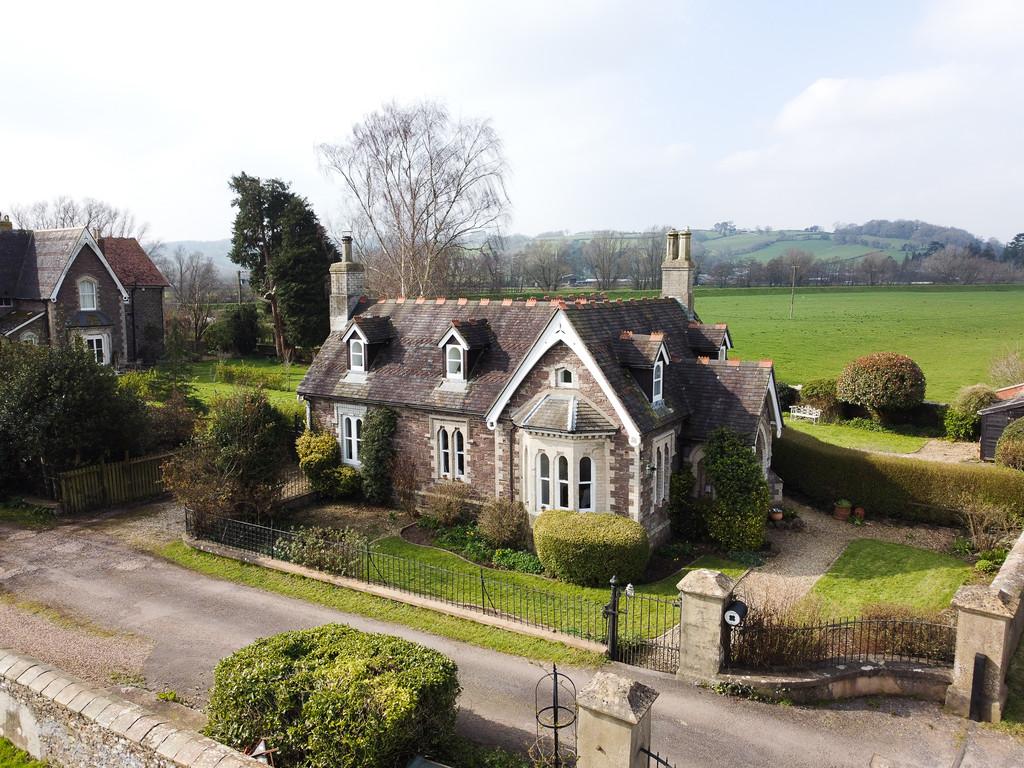 Usk 3 bed detached house for sale £625,000