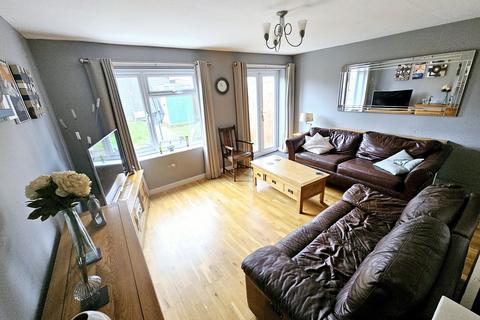 3 bedroom semi-detached house for sale - Montabaur Road, Brackley