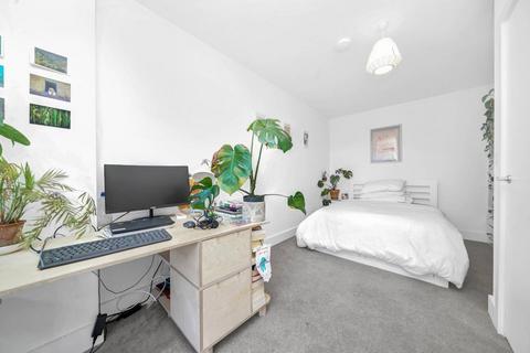 Flat 3, Vallans Court 6 Anderson Square, London, E3 3XN