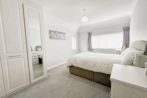 19 Denton Drive, Brighton, BN1 8LR