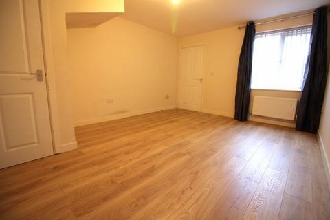 3 bedroom semi-detached house to rent, Coltishall Grove, Wolverhampton