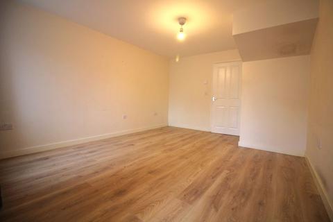 3 bedroom semi-detached house to rent, Coltishall Grove, Wolverhampton