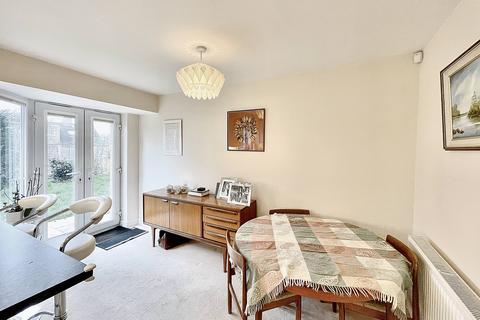 4 bedroom semi-detached house for sale - Clopton Close, Stratford-upon-Avon CV37