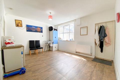 60 Green Lanes, Bilston, WV14 6DA