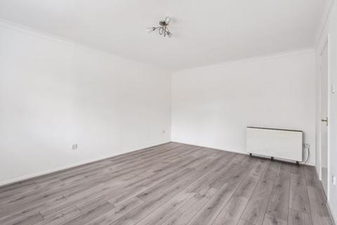 1 bedroom apartment to rent - Farnham Royal: 1 Bedroom Ground Floor Apartment £1150pcm