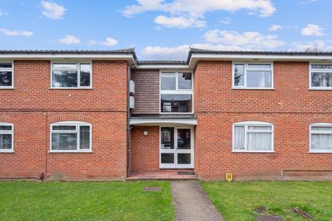 1 bedroom apartment to rent, Farnham Royal: 1 Bedroom Ground Floor Apartment £1195pcm Available 20th January 2025