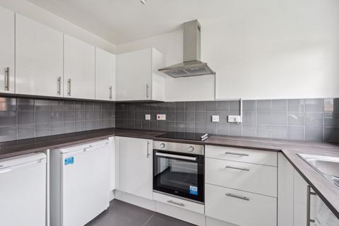 1 bedroom apartment to rent, Farnham Royal: 1 Bedroom Ground Floor Apartment £1195pcm Available 20th January 2025