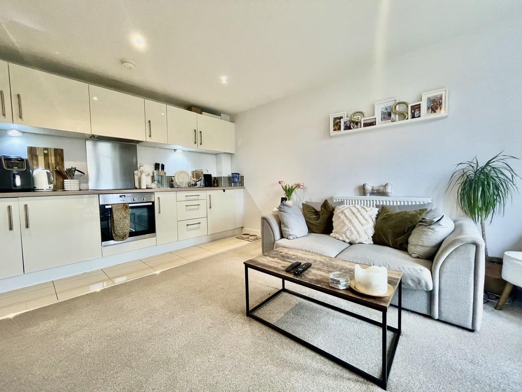 Holts Crest Way, Leeds 2 bed townhouse for sale £260,000
