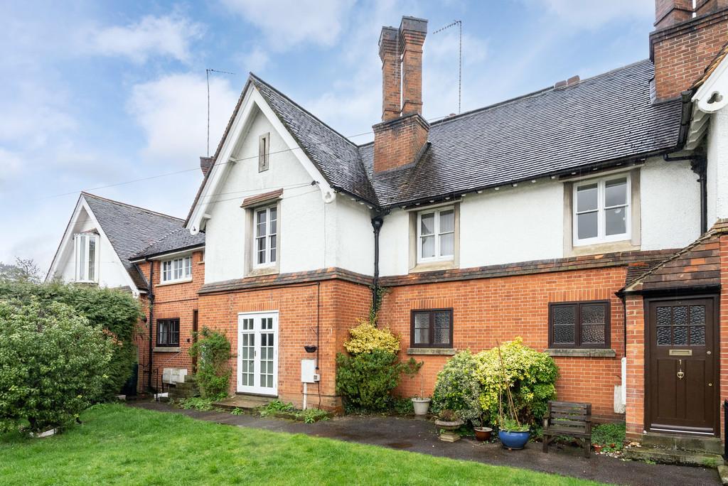 Tower Hill Road, Dorking 3 bed apartment for sale £340,000