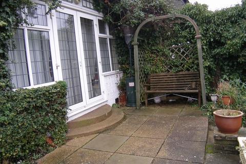 10 Newcombe Park, London, NW7 3QL