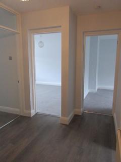 2 bedroom ground floor flat to rent - Caterham CR3 - £1475.00 pcm