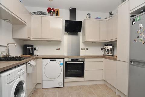 2 bedroom apartment for sale - Park Avenue, Plymouth. A 2 Bedroom Top Floor Flat, Ideal Buy to Let or First Time Buy