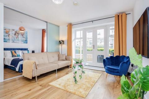 1 bedroom apartment to rent, Park Lodge Avenue, West Drayton, UB7