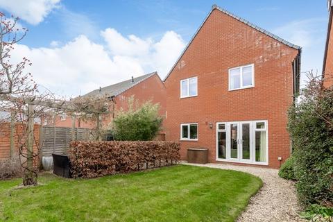 4 bedroom detached house for sale - Tarvers Way, Adderbury - Extended Property - No chain