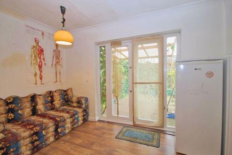 62 Farndale Crescent, Greenford, UB6 9LW