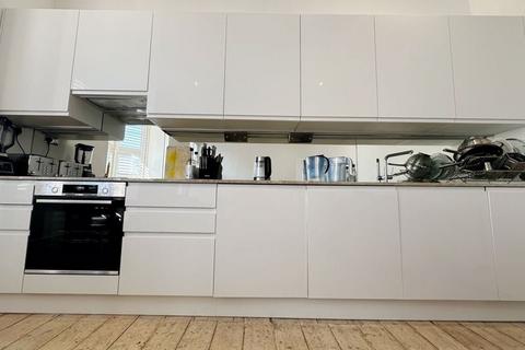 5 bedroom semi-detached house to rent, Norwich Road, London E7