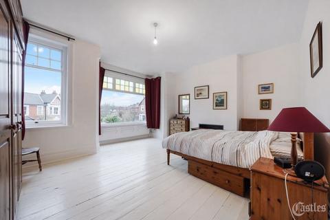 4 bedroom semi-detached house for sale - Barrington Road, N8