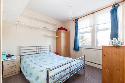2 bedroom flat to rent - Bassano Street
