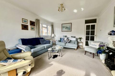 3 bedroom apartment for sale - West Cliff Road, Bournemouth, BH4