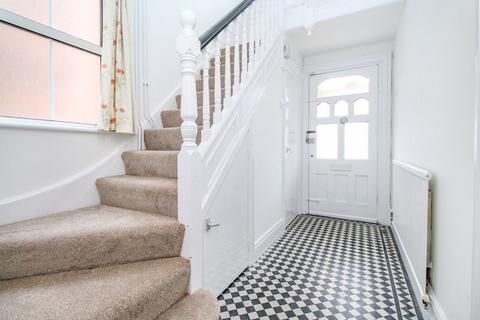 27 Beverley Crescent, Bedford, MK40 4BX