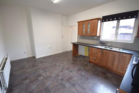 2 bedroom terraced house to rent, Vine Road, Doncaster DN11