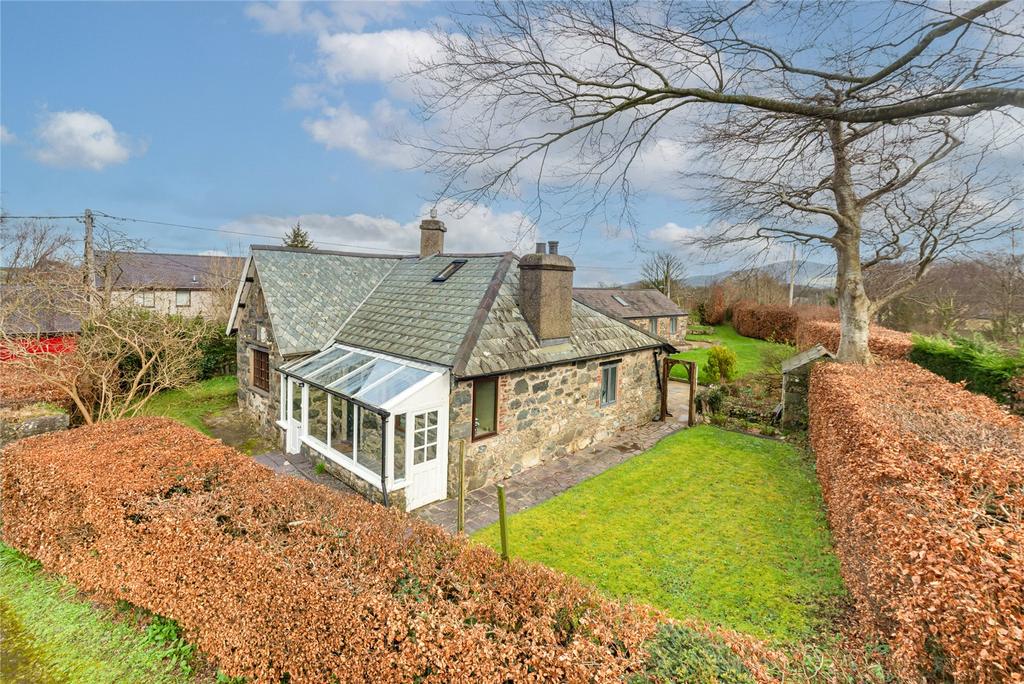 Pentir, Bangor, Gwynedd, LL57 5 bed detached house for sale £465,000