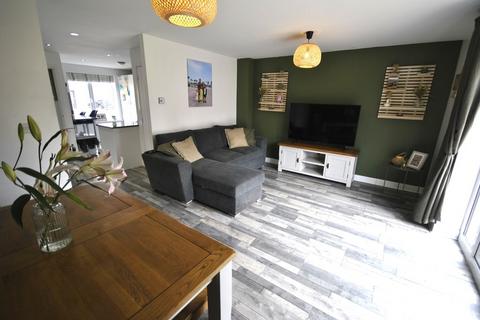 73 Heatherfields Crescent, New Rossington, Doncaster, DN11 0TY
