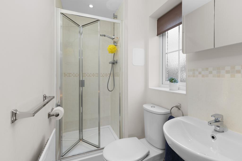 Bedroom 1 Ensuite