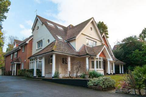 2 bedroom flat to rent, Forest Road, Poole,
