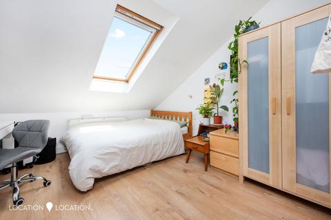2 bedroom flat to rent - Downs Road, London, E5