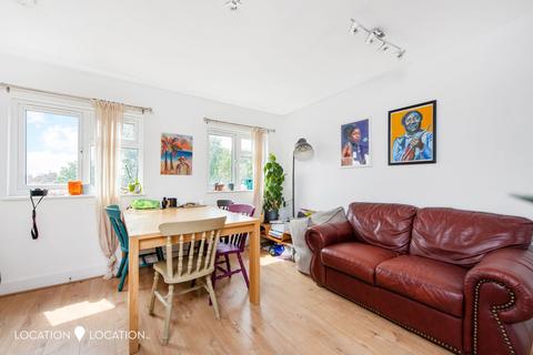 2 bedroom flat to rent - Downs Road, London, E5
