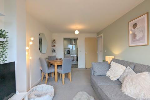 2 bedroom apartment for sale - Wooldridge Close, Feltham, TW14