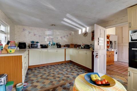 5 bedroom terraced house for sale, High Street, Great Torrington, Devon, EX38