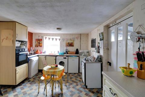 5 bedroom terraced house for sale, High Street, Great Torrington, Devon, EX38