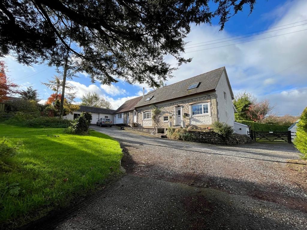 Capel Seion Road, Pontyberem, Llanelli, SA15 4 bed property with land