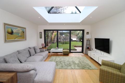 4 Winchester Close, Bromley, BR2 0PX