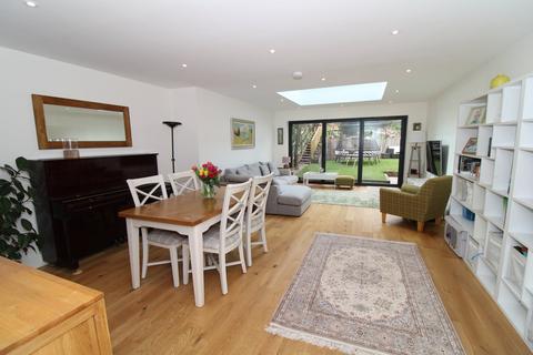 4 Winchester Close, Bromley, BR2 0PX