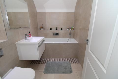 4 Winchester Close, Bromley, BR2 0PX