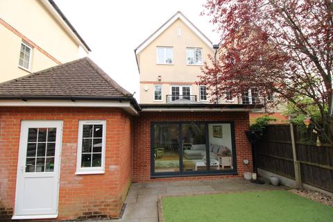 4 Winchester Close, Bromley, BR2 0PX