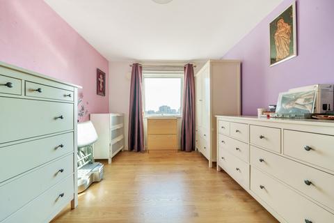 28, Renaissance Court Prince Regent Road, Hounslow, TW3 1QH