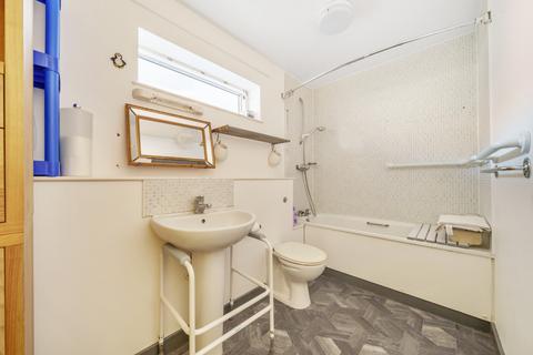 28, Renaissance Court Prince Regent Road, Hounslow, TW3 1QH