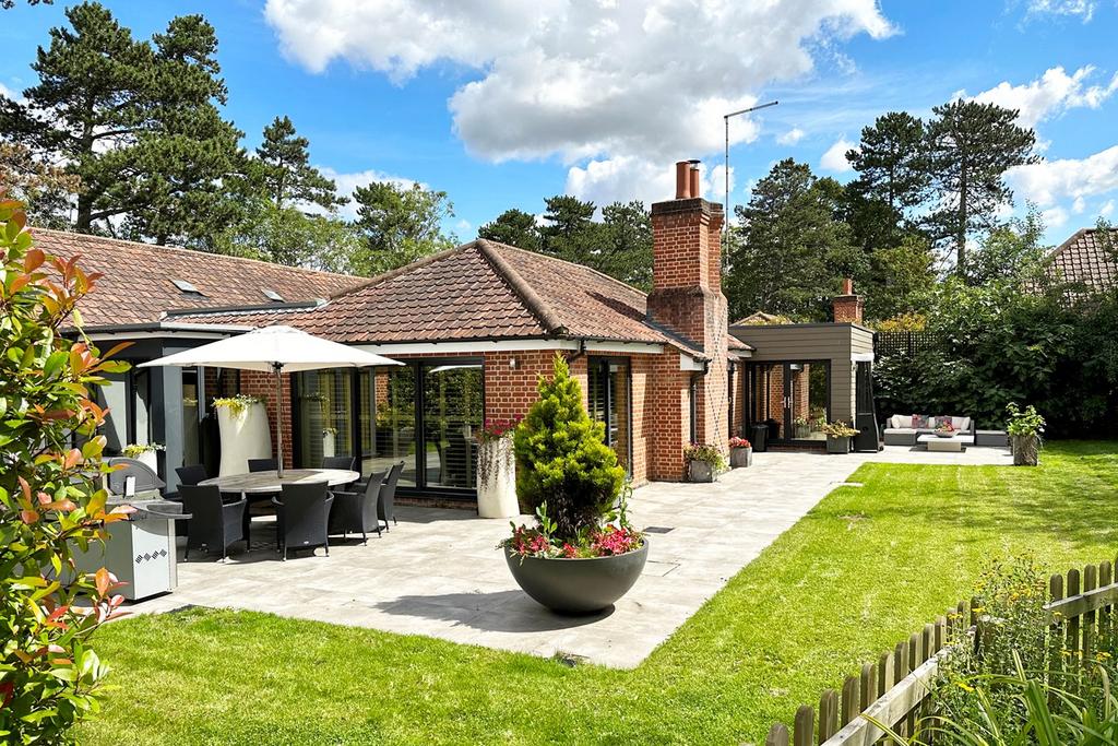 Dane O'Coys, Herts., Stortford, CM23 4 bed bungalow for sale