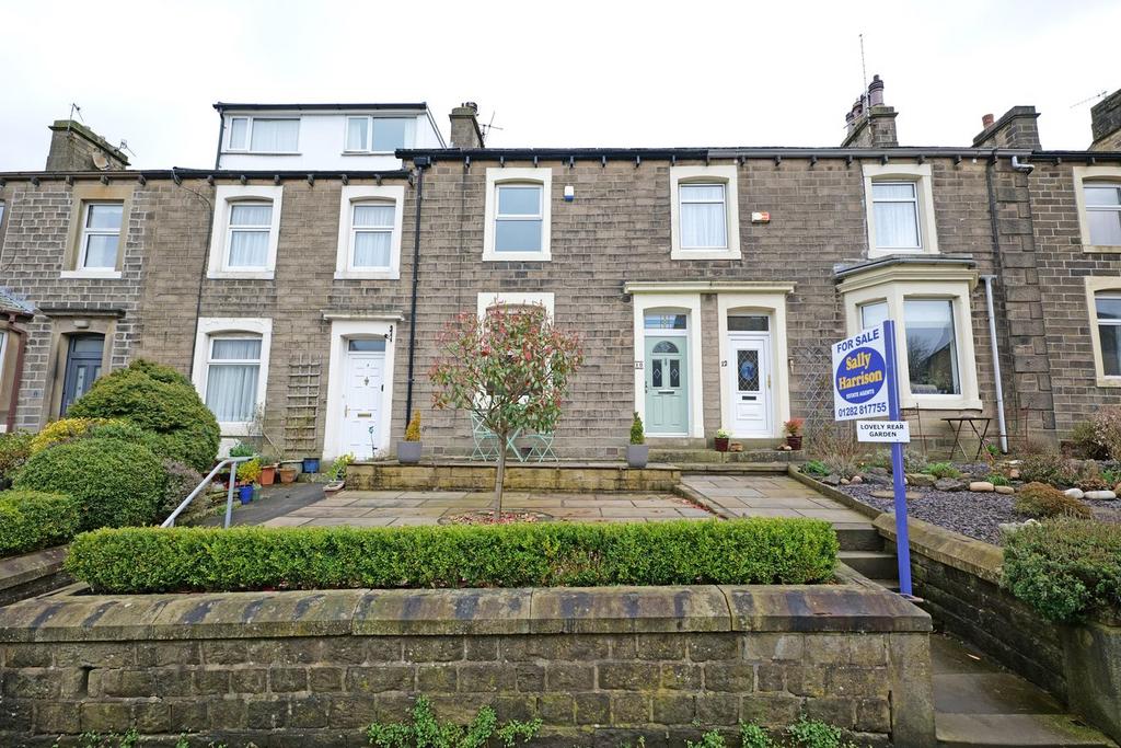 Manchester Road, Barnoldswick, BB18 2 bed terraced house for sale £