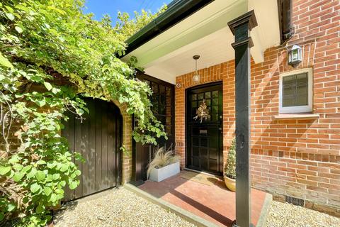 24 Elgin Road, Bournemouth, BH4 9NL