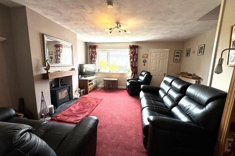 4 bedroom detached house for sale, Norman Drive, Mirfield WF14
