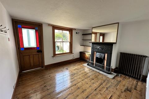 3 bedroom terraced house for sale - Castle Street, Carisbrooke